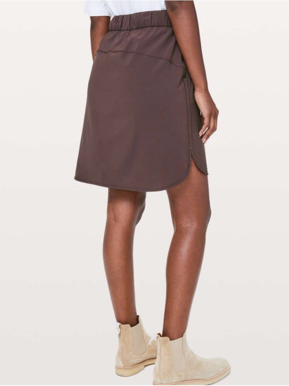 Lululemon On The Fly Skirt *21"
Black Satin Burgundy Size 4